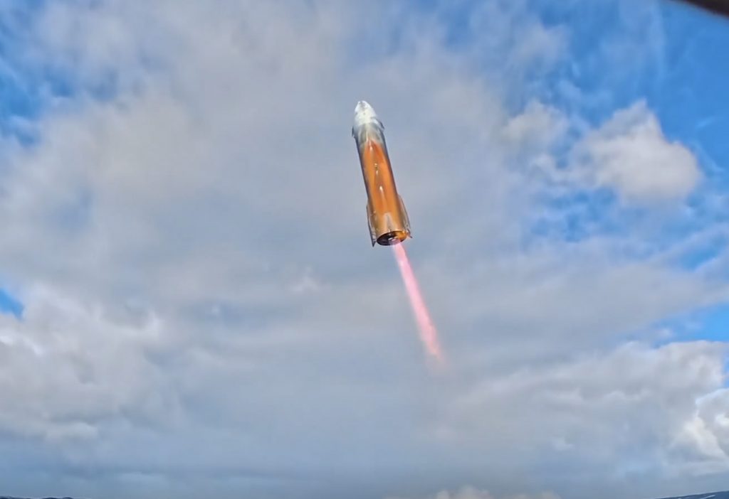 После-успешных-испытаний-Маск-объяснил-окрас-starship-в-ржавый-и-белый-цвета