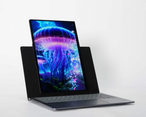 lenovo-покажет-на ifa-2025-ноутбук-с поворачивающимся-экраном