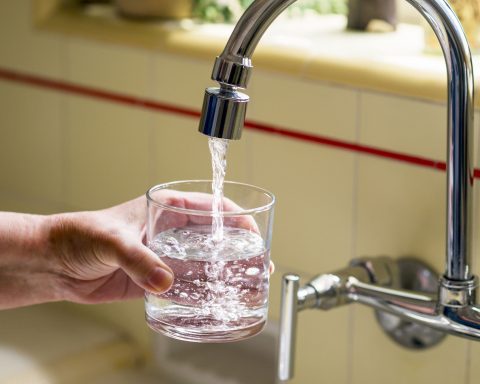 Водопроводная-и-не-только:-названы-все-типы-воды-и-их-особенности