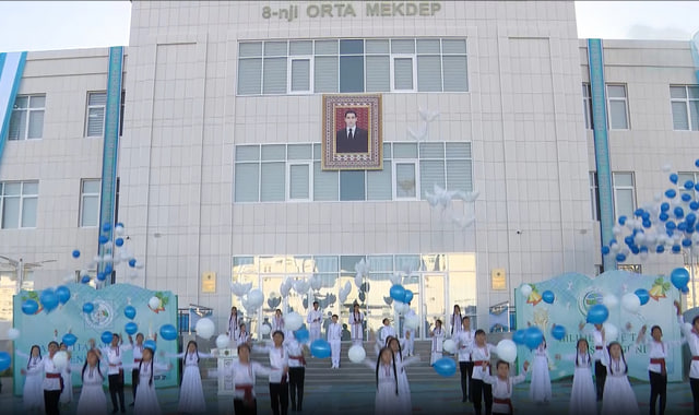 В-Ашхабаде-открылась-новая-школа-№8