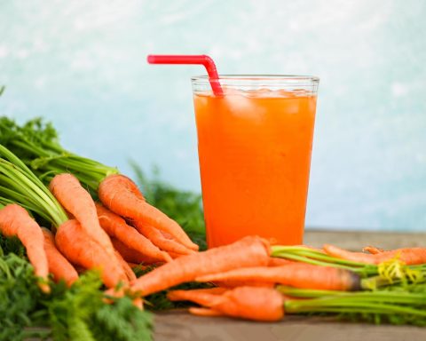 Морковный-и-не-только:-названы-самые-полезные-для-здоровья-соки