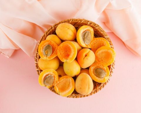 doctors-warned-about-the-danger-of-eating-apricot-seeds