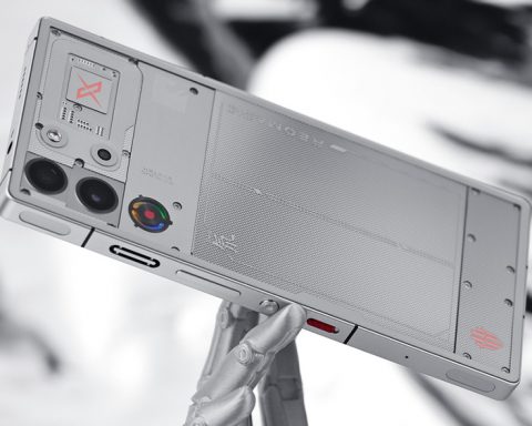 antutu:-в августе-2025-лидером-среди-android-флагманов-стал-red-magic-10s-pro+