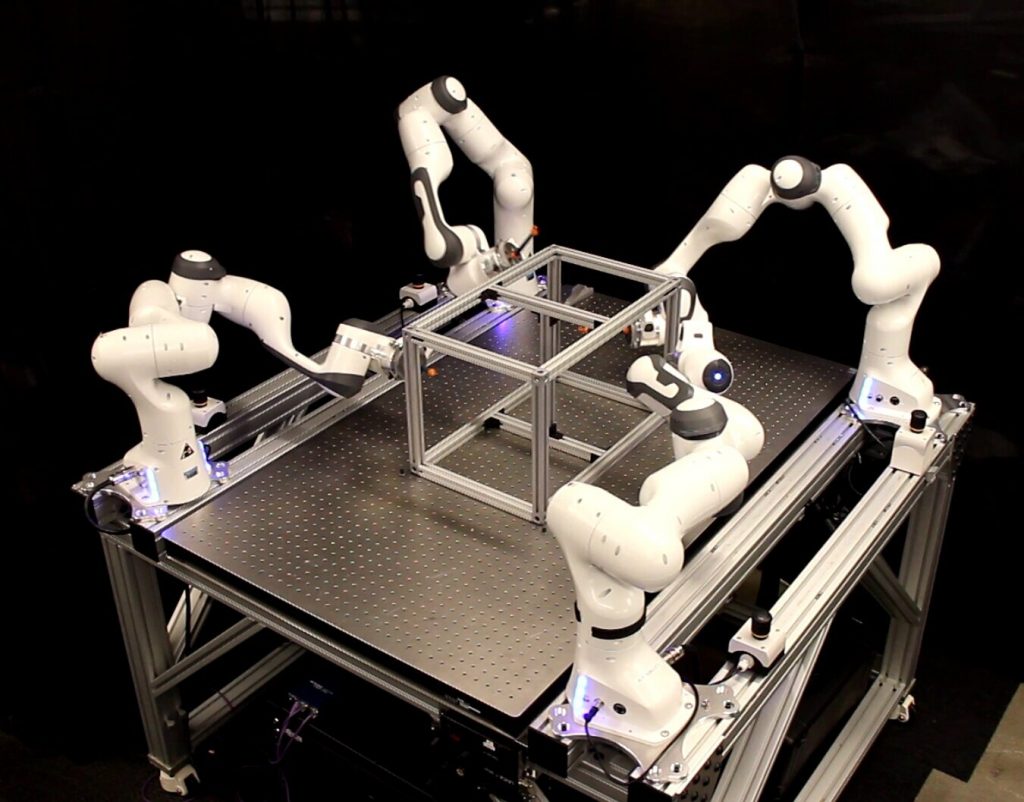 roboballet-system-taught-robots-to-work-synchronously-in-production