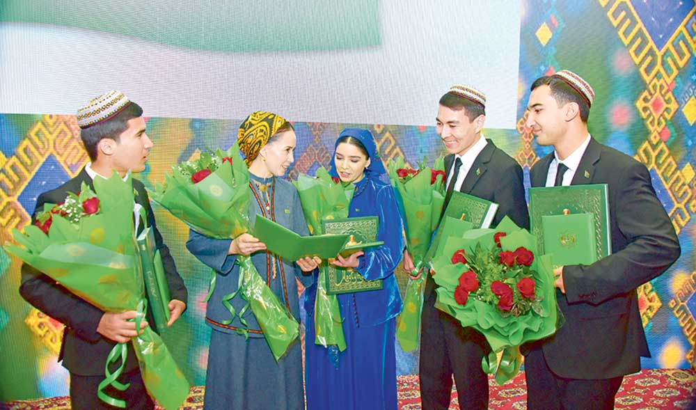 yaslar bayragy THE ASHGABAT TIMES