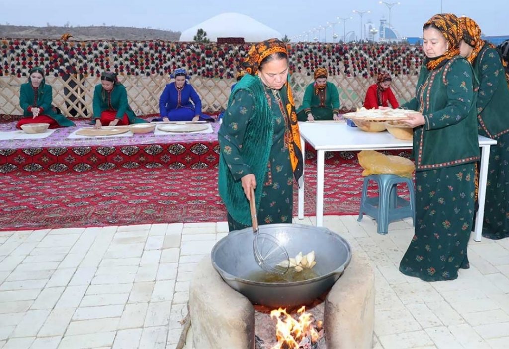 Awazada türkmen milli tagamlarynyň sergisi guraldy 3 1765315764663 THE ASHGABAT TIMES