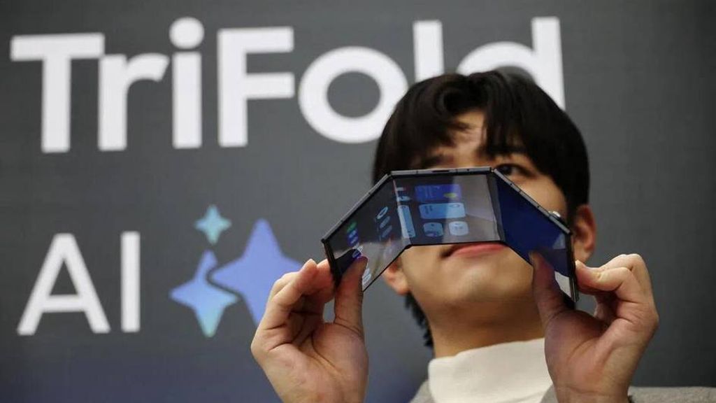 «Samsung» üç eplenýän smartfonyny tanyşdyrdy 2 eplen THE ASHGABAT TIMES