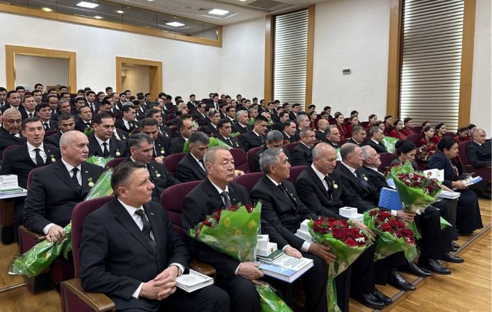 Türkmenistanyň hemişelik Bitaraplygynyň 30 ýyllygy mynasybetli döwlet sylaglaryny gowşurmak dabarasy geçirildi 3 medalbb THE ASHGABAT TIMES