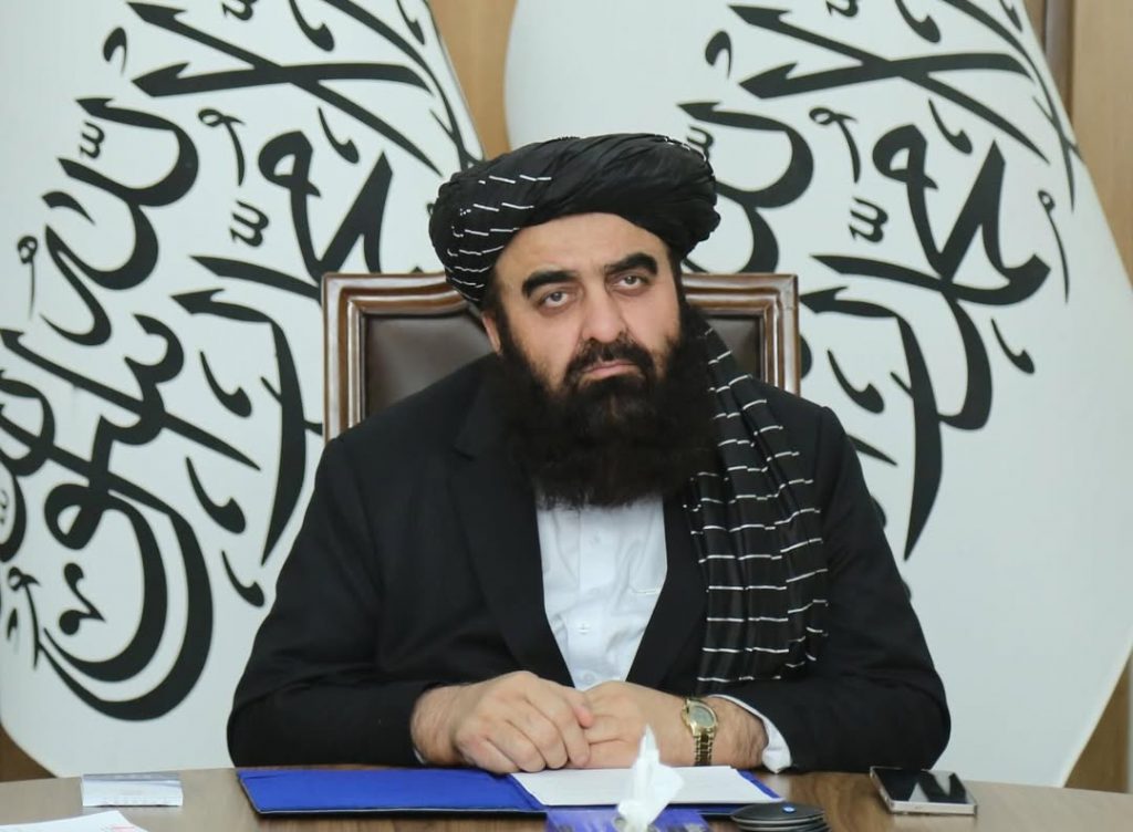 مولوی امیرخان متقی وزیر امور خارجه ا.ا.ا. با رشید مردوف معاون صدراعظم و وزیر امور خارجه ترکمنست THE ASHGABAT TIMES