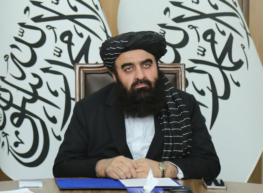 مولوی امیرخان متقی وزیر امور خارجه ا.ا.ا. با رشید مردوف معاون صدراعظم و وزیر امور خارجه ترکمنست THE ASHGABAT TIMES